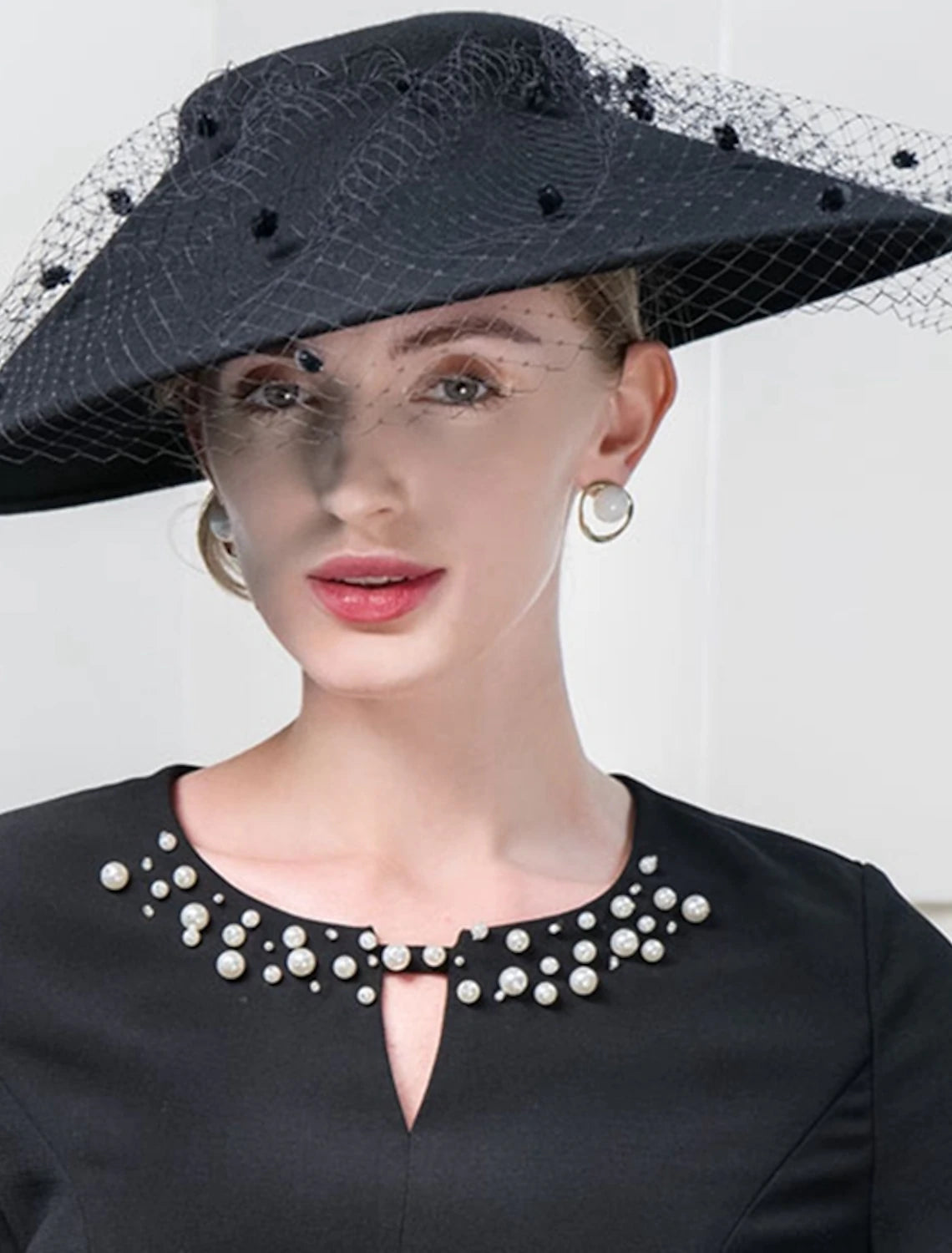 Cocktail dress with crystal embellishments-Wool Hats Fashion Elegant Tulle Party Headpiece